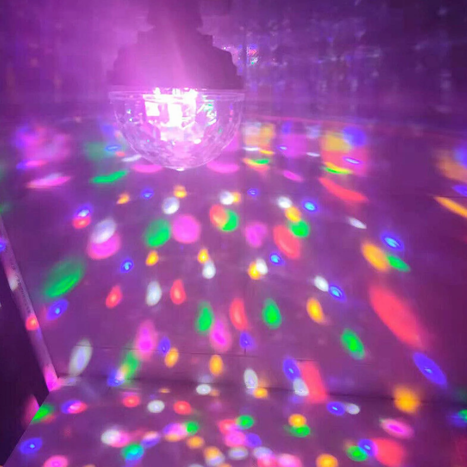 Kolorowa Obrotowa Kula świetlna, Trwała 6W Metalowa Dioda LED Obrotowa Kula Lampka Nocna z Uniwersalnym Gniazdem na ceremonię ślubną Karaoke (Wtyczka UE 220 V)